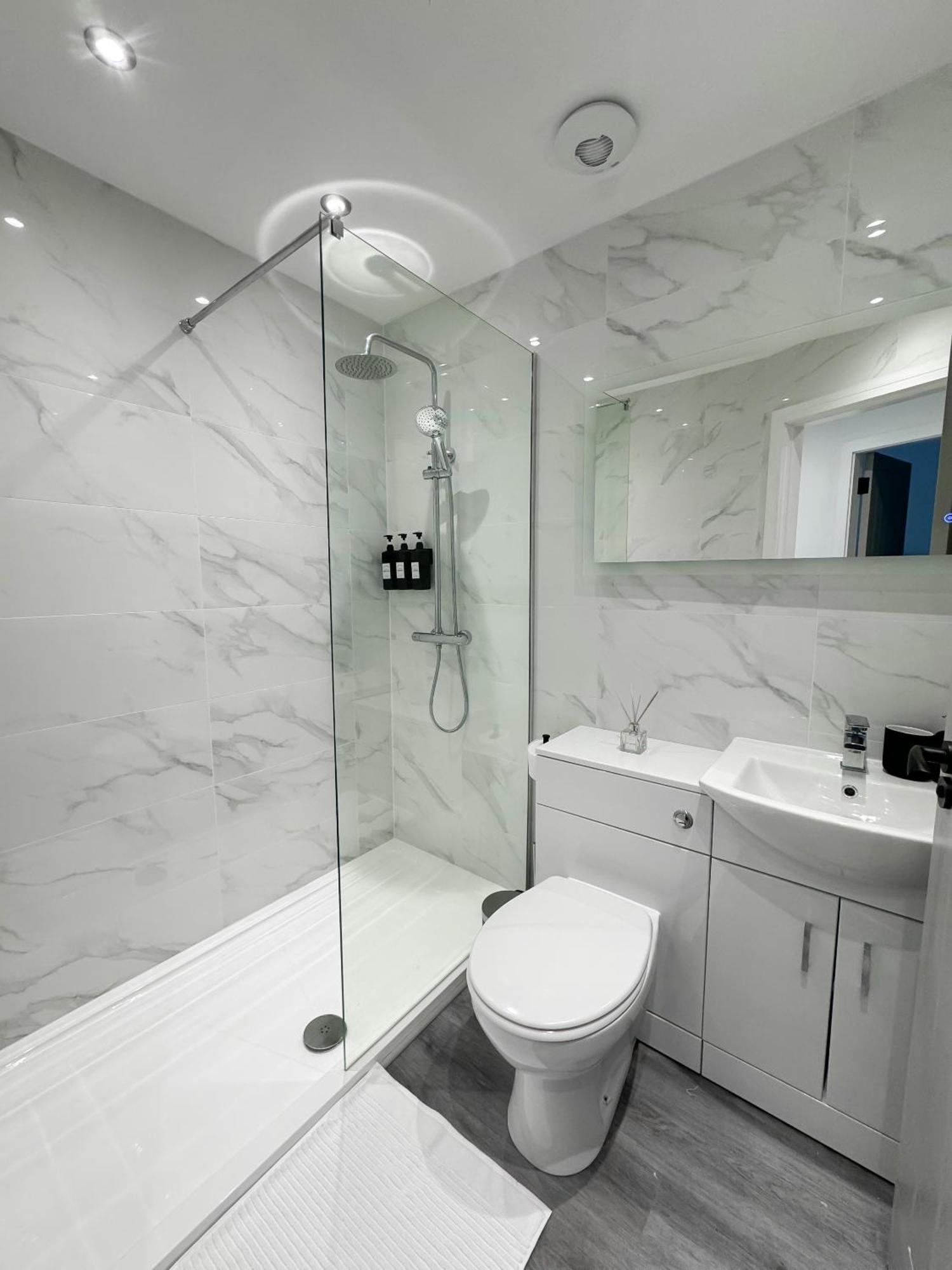 Central Hull Apartments Кингстън ъпон Хъл Стая снимка