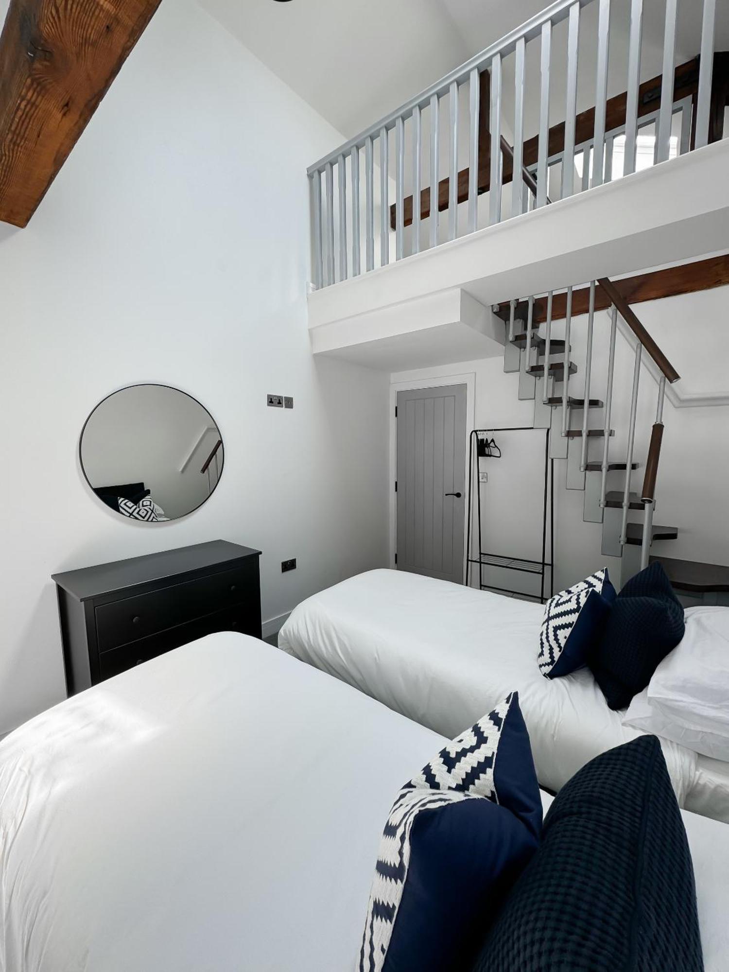 Central Hull Apartments Кингстън ъпон Хъл Стая снимка