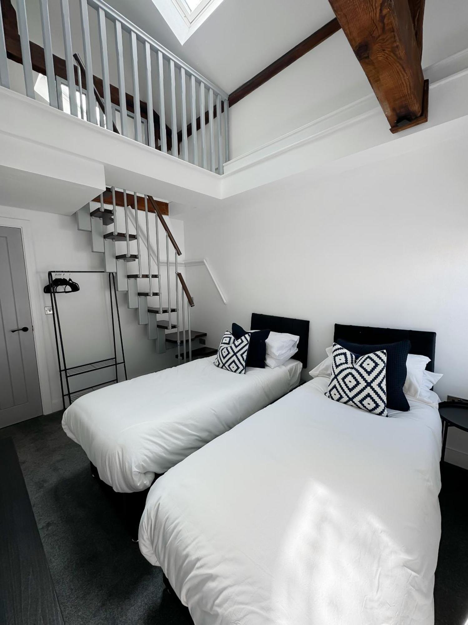 Central Hull Apartments Кингстън ъпон Хъл Стая снимка