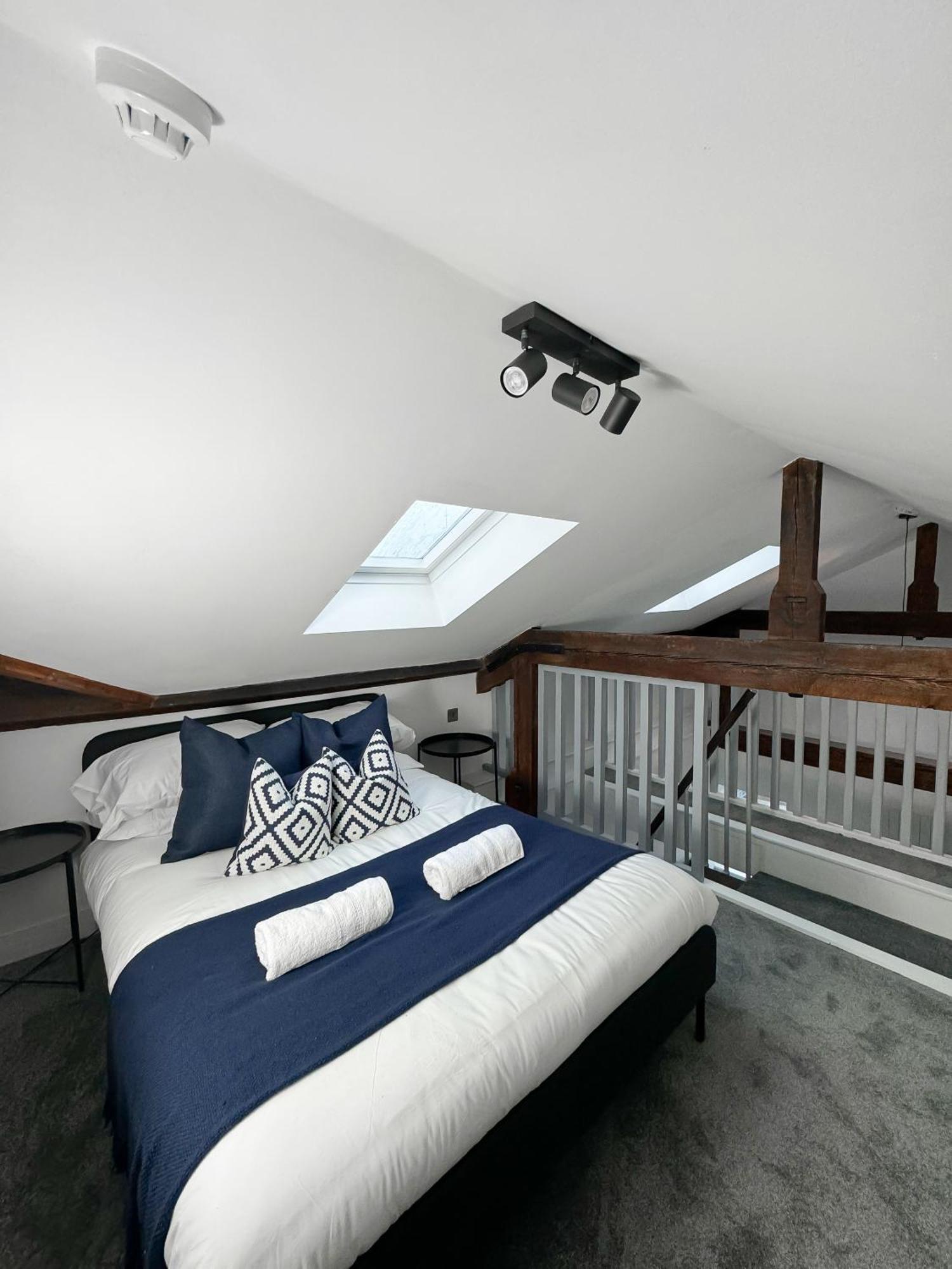 Central Hull Apartments Кингстън ъпон Хъл Стая снимка