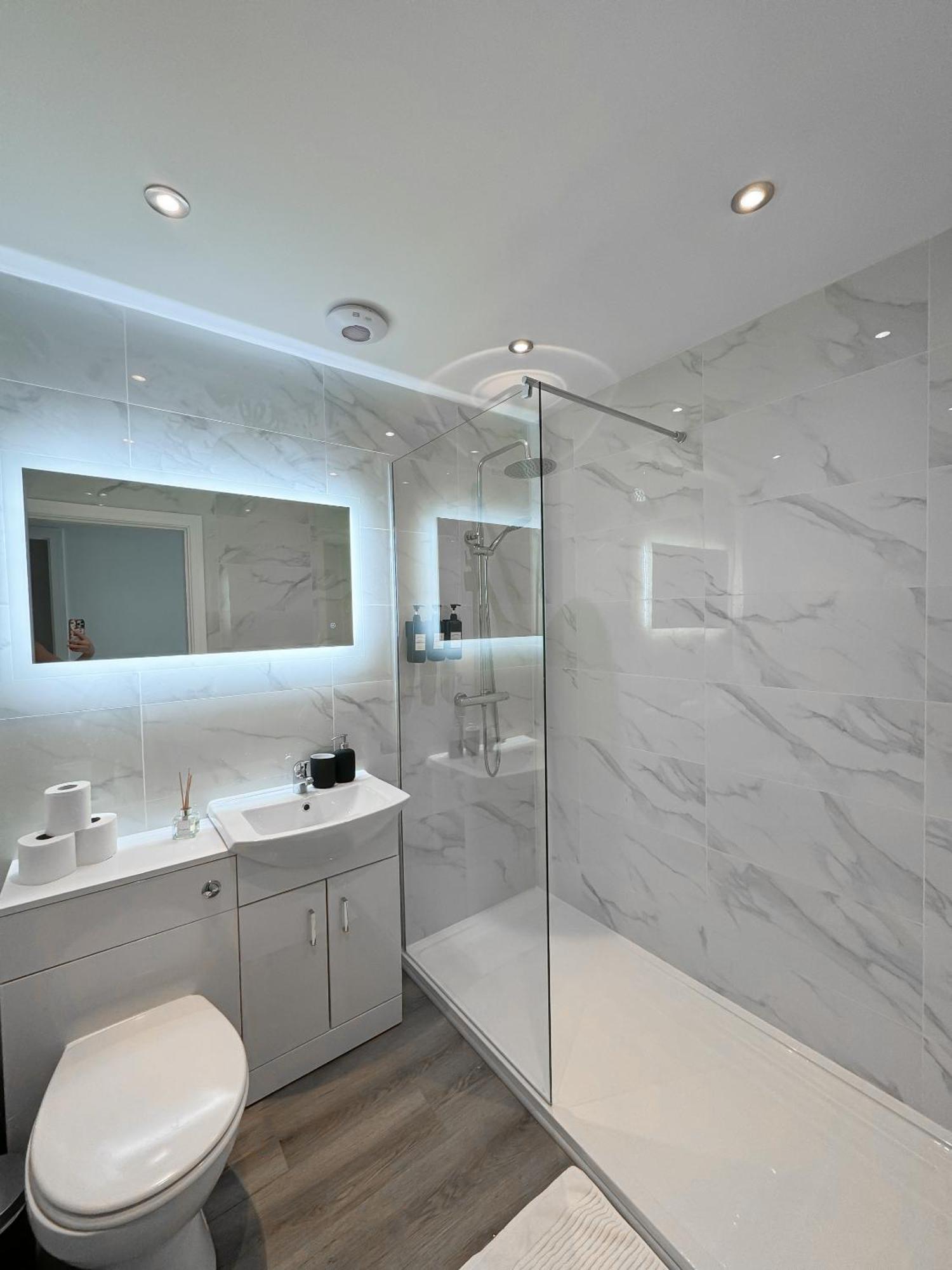 Central Hull Apartments Кингстън ъпон Хъл Стая снимка