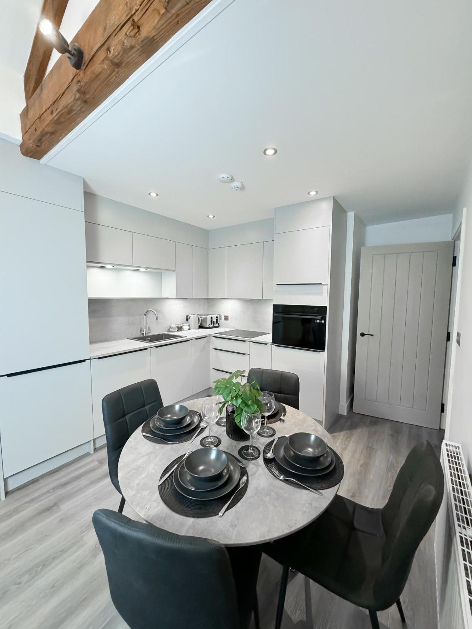 Central Hull Apartments Кингстън ъпон Хъл Стая снимка