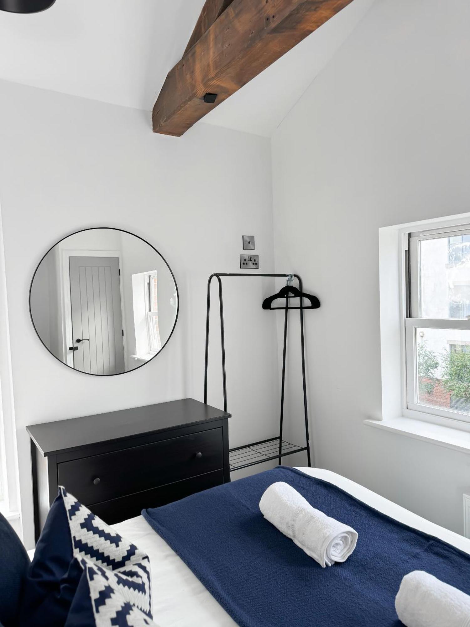 Central Hull Apartments Кингстън ъпон Хъл Стая снимка