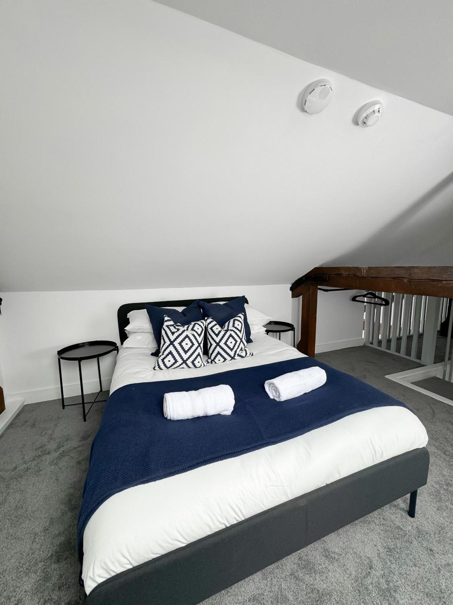 Central Hull Apartments Кингстън ъпон Хъл Стая снимка